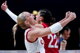 Milli voleybolcu Gizem Örge şampiyonluğun ardından babasına seslendi: "Baba buradayım"