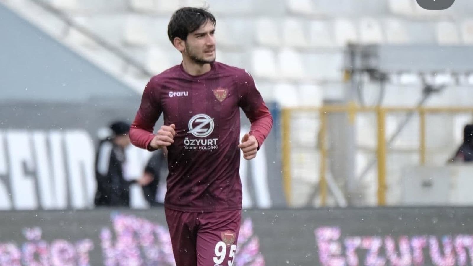 Iğdır FK'dan stoper transferi! Genç oyuncu imzayı attı