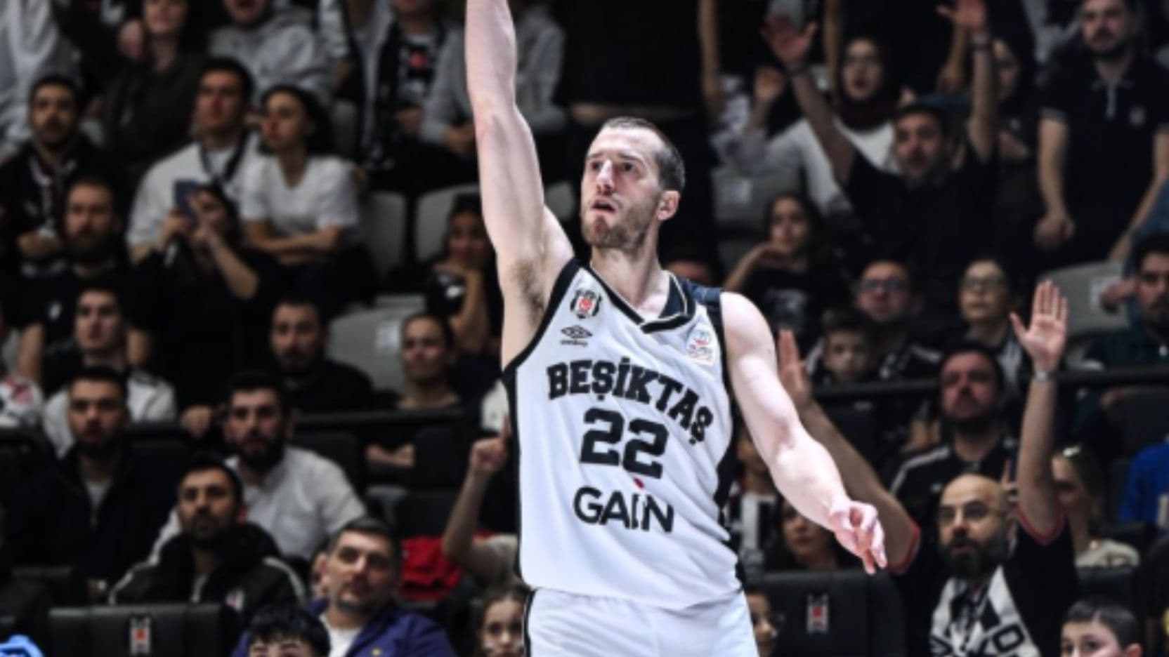 Beşiktaş'ta Vitto Brown ile yollar ayrıldı