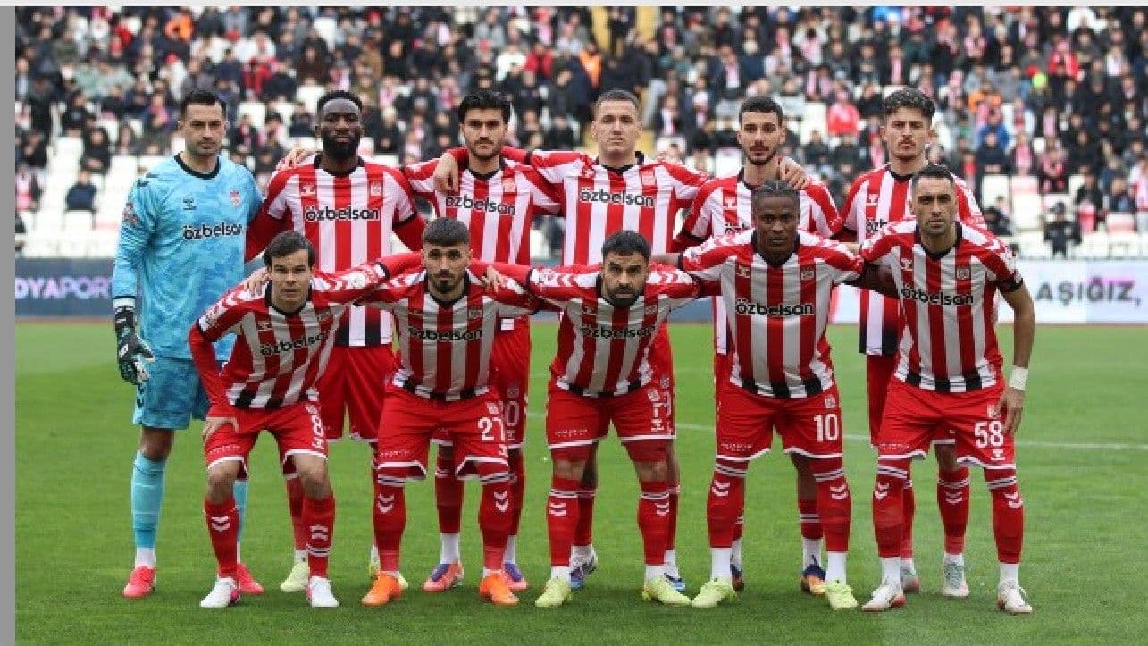 Sivasspor, Aaron Appindangoyé ile yeniden anlaştı! İç transferde ilk imza