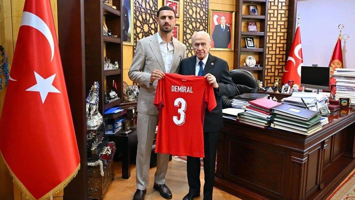 Bahçeli, futbolcu Merih Demiral'ı kabul etti