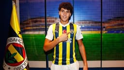 Fenerbahçe ilk yabancısını göndermeye hazırlanıyor! Görüşmeler...