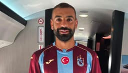 SON DAKİKA! Mohamed Salah, Trabzonspor formasını giydi, taraftara mesaj yolladı