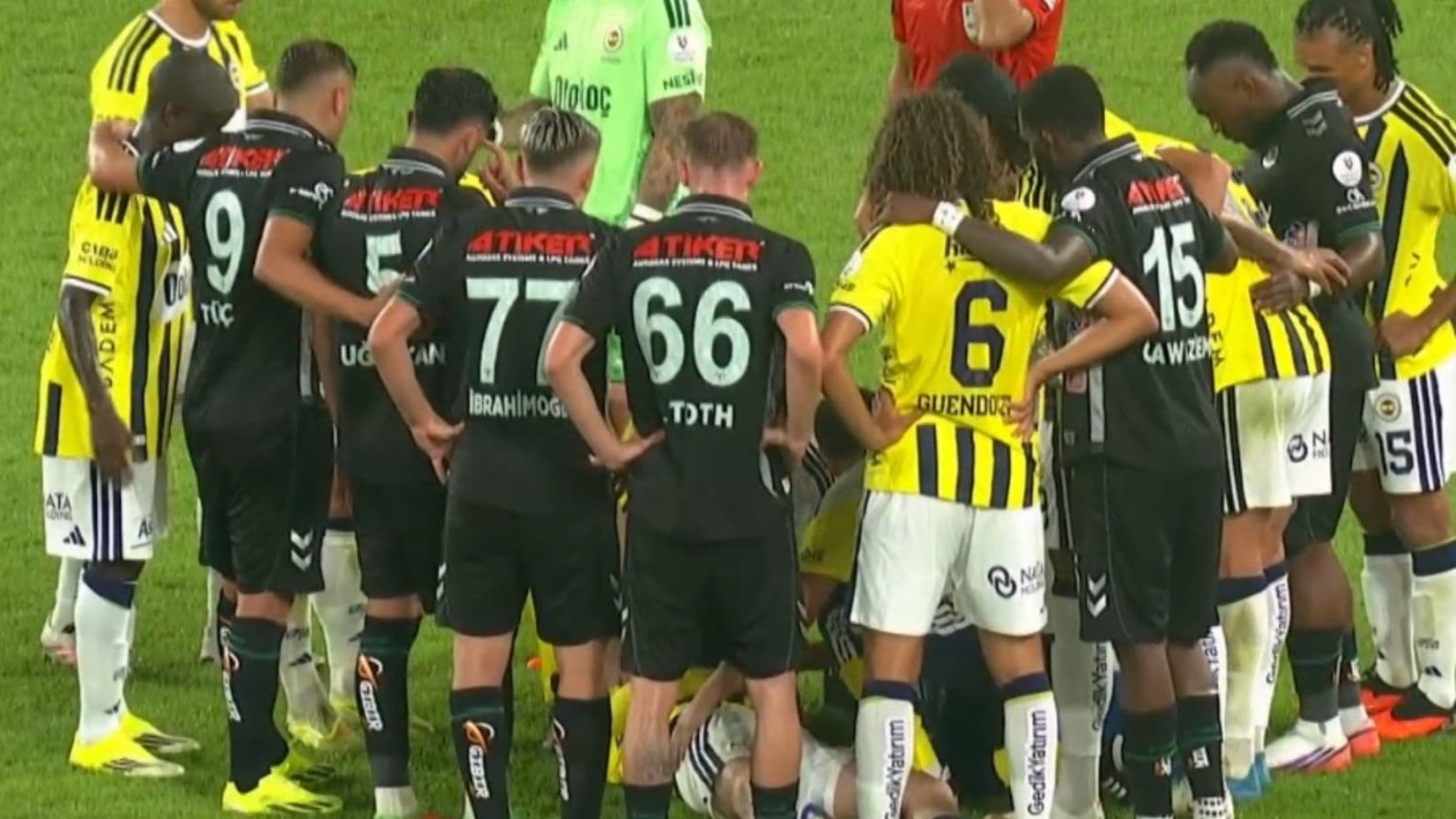 Fenerbahçe yıldız oyuncu sakatlandı! Maça devam edemedi...