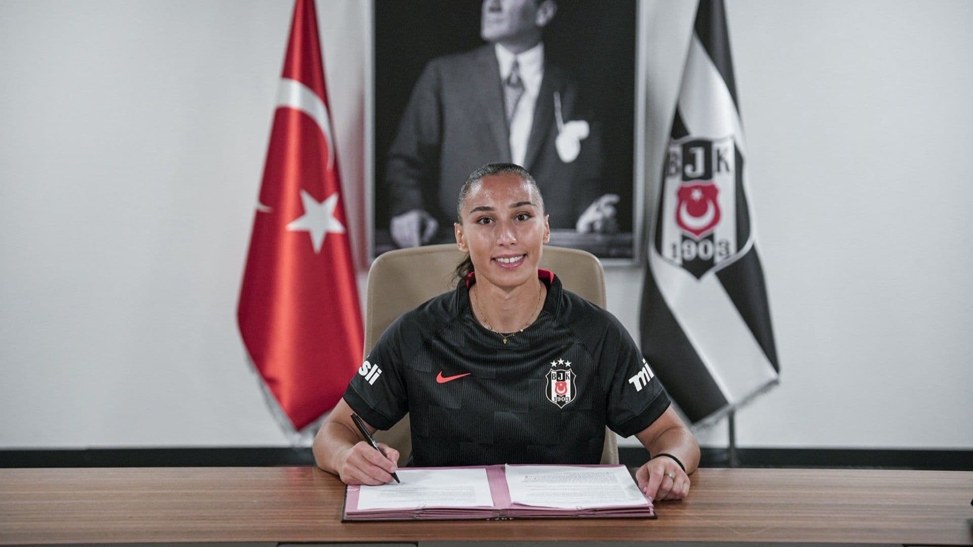 Beşiktaş Kadın Futbol Takımı Amira Ould Braham'ı transfer etti