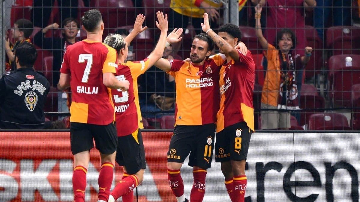Galatasaraylı futbolcuların gol sevinci