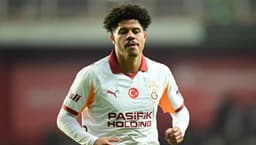 Galatasaray'ın Brezilyalı yıldızı Gabriel Sara'ya İngiltere'den teklif geldi! Ayrılık kararı çıkabilir