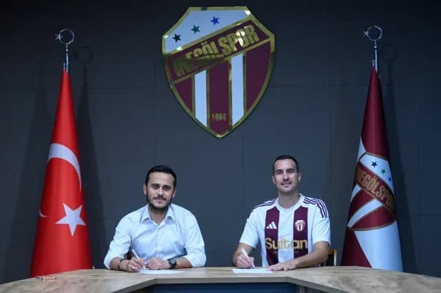 Harun Tekin'in imza töreni