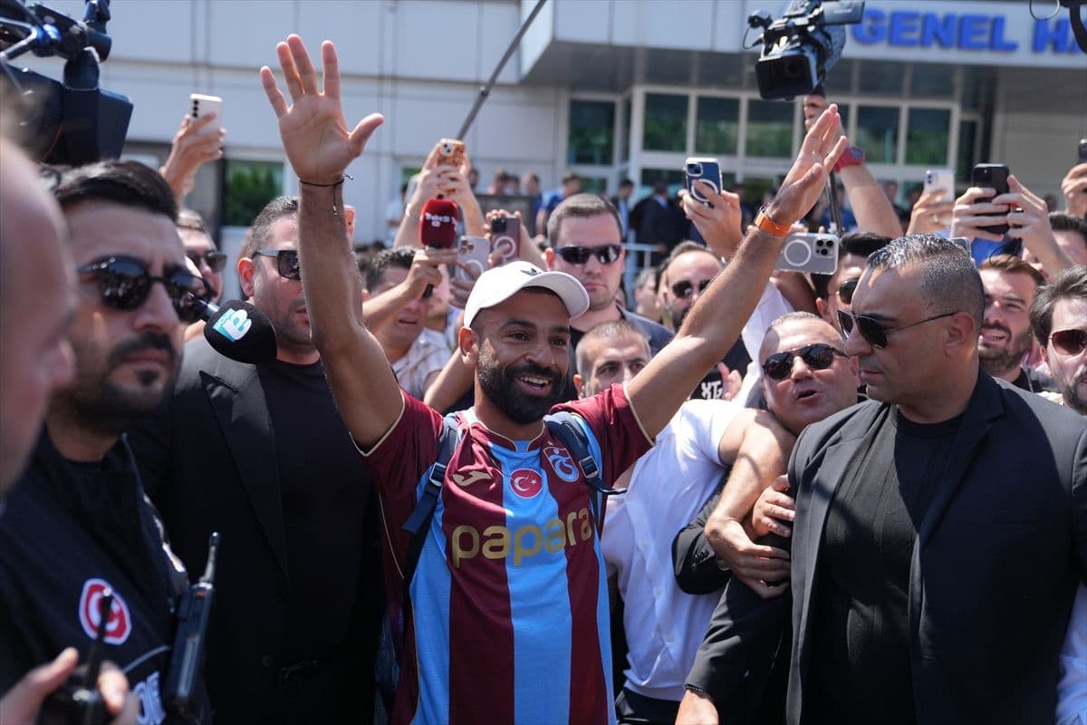 Trabzonspor'un yeni transferi Mohamed Salah İstanbul'da! Taraftara üçlü çektirdi