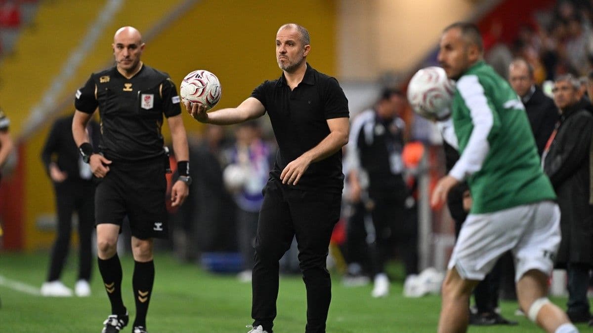 Bursaspor Teknik Direktörü Mustafa Er: "İlk dört maçta üç deplasman oynayan tek takımız"