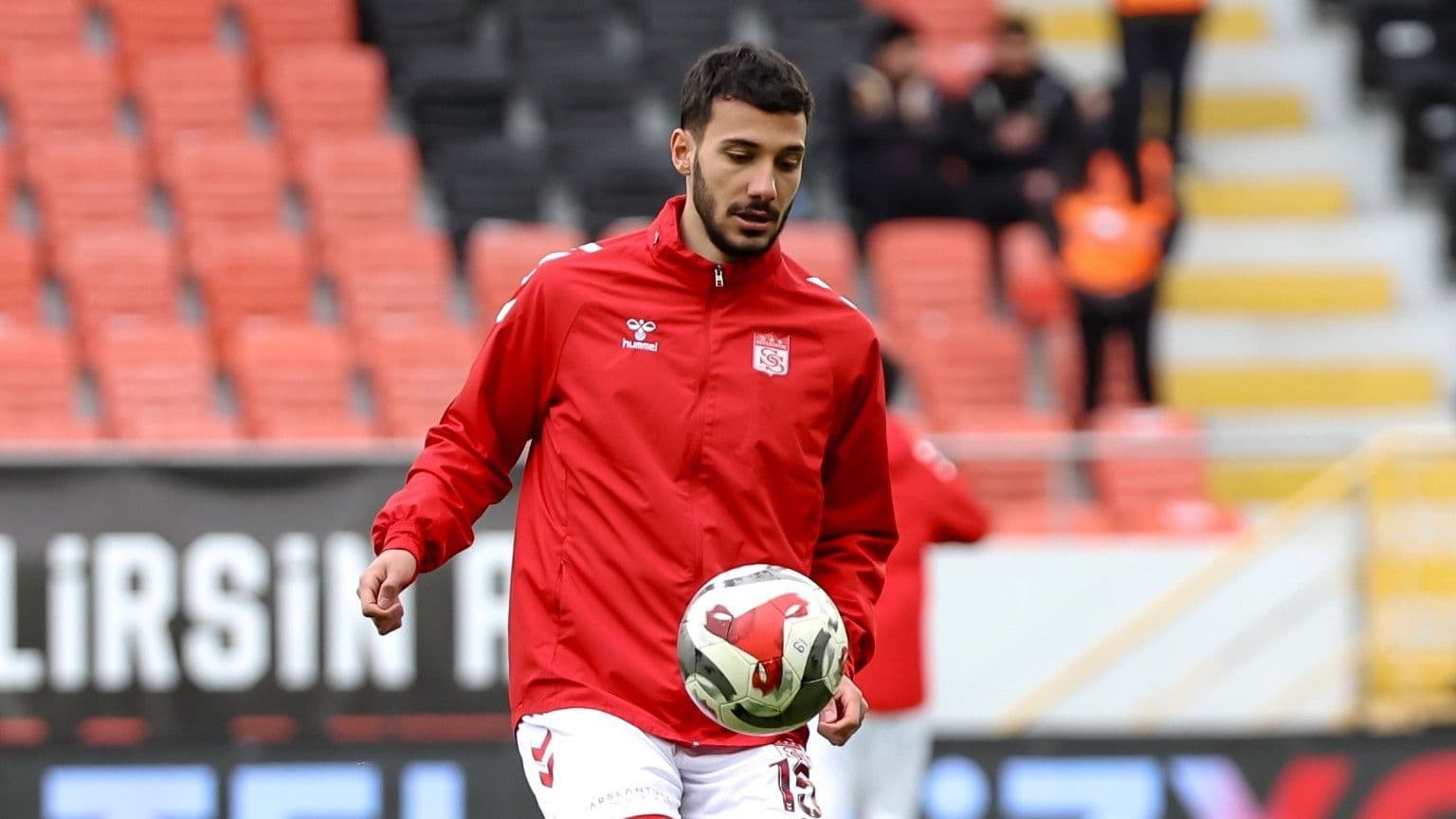 Süper Lig ekipleri Sivasspor'un genç oyuncusu için yarışta!
