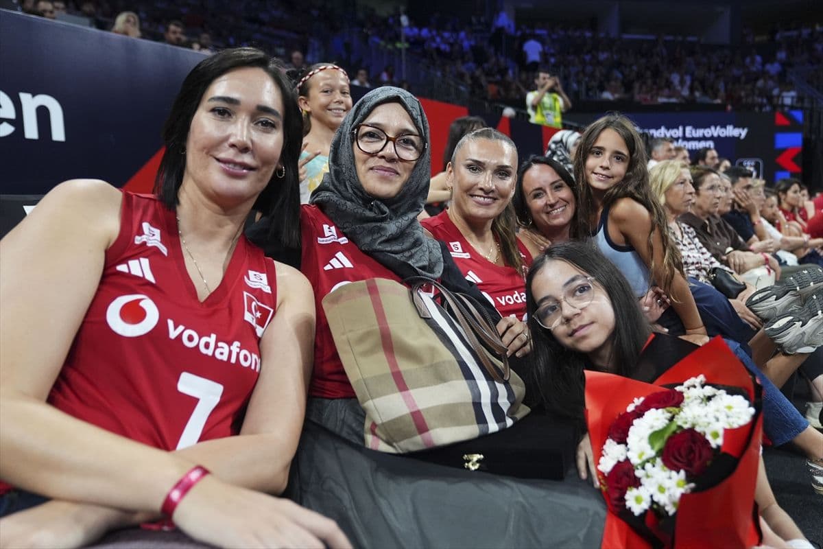 2003'teki kadroda yer alan milli voleybol oyuncuları