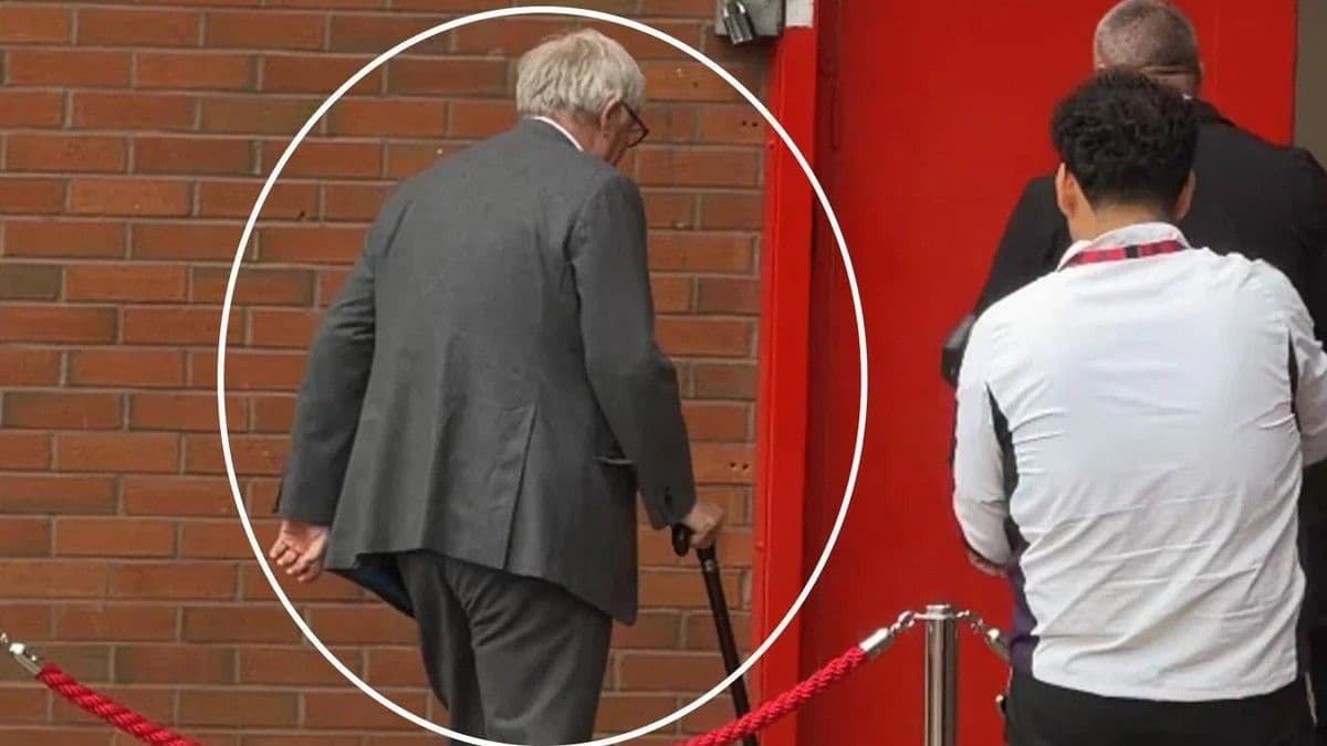 Sir Alex Ferguson, bastonla Manchester United - Ipswich Town maçında