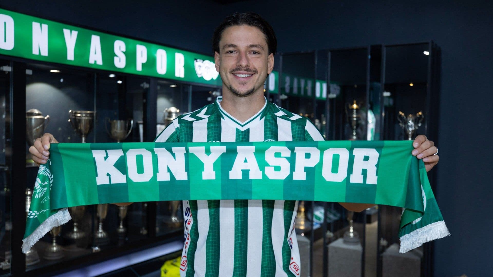 Enis Destan, Konyaspor'da! İmzalar atıldı