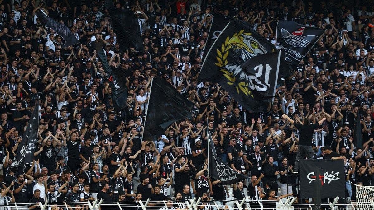 Beşiktaş -  Kauno Zalgiris maçı 3-0 olduğu anda Dolmabahçe'de tüm tribünler aynı sesle inledi