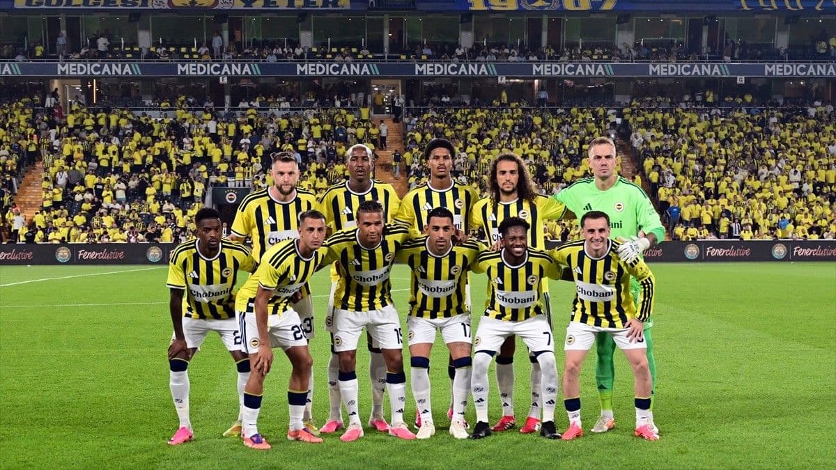 Fenerbahçe'nin UEFA kadrosunda değişiklik!
