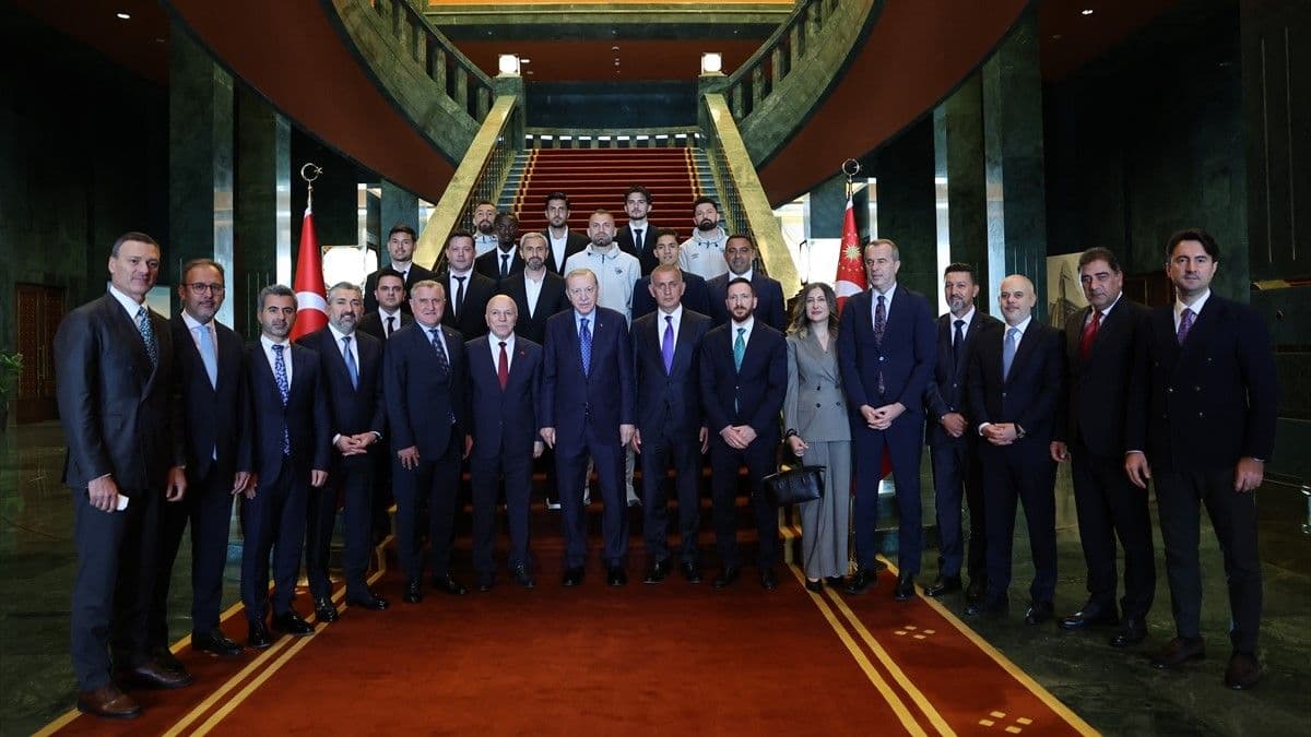 Cumhurbaşkanı Erdoğan, Süper Lig'e yükselen takımları kabul etti