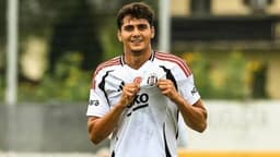 Beşiktaş'ın 19 yaşındaki futbolcusu Mustafa Hekimoğlu'na yurt dışından teklif geldi