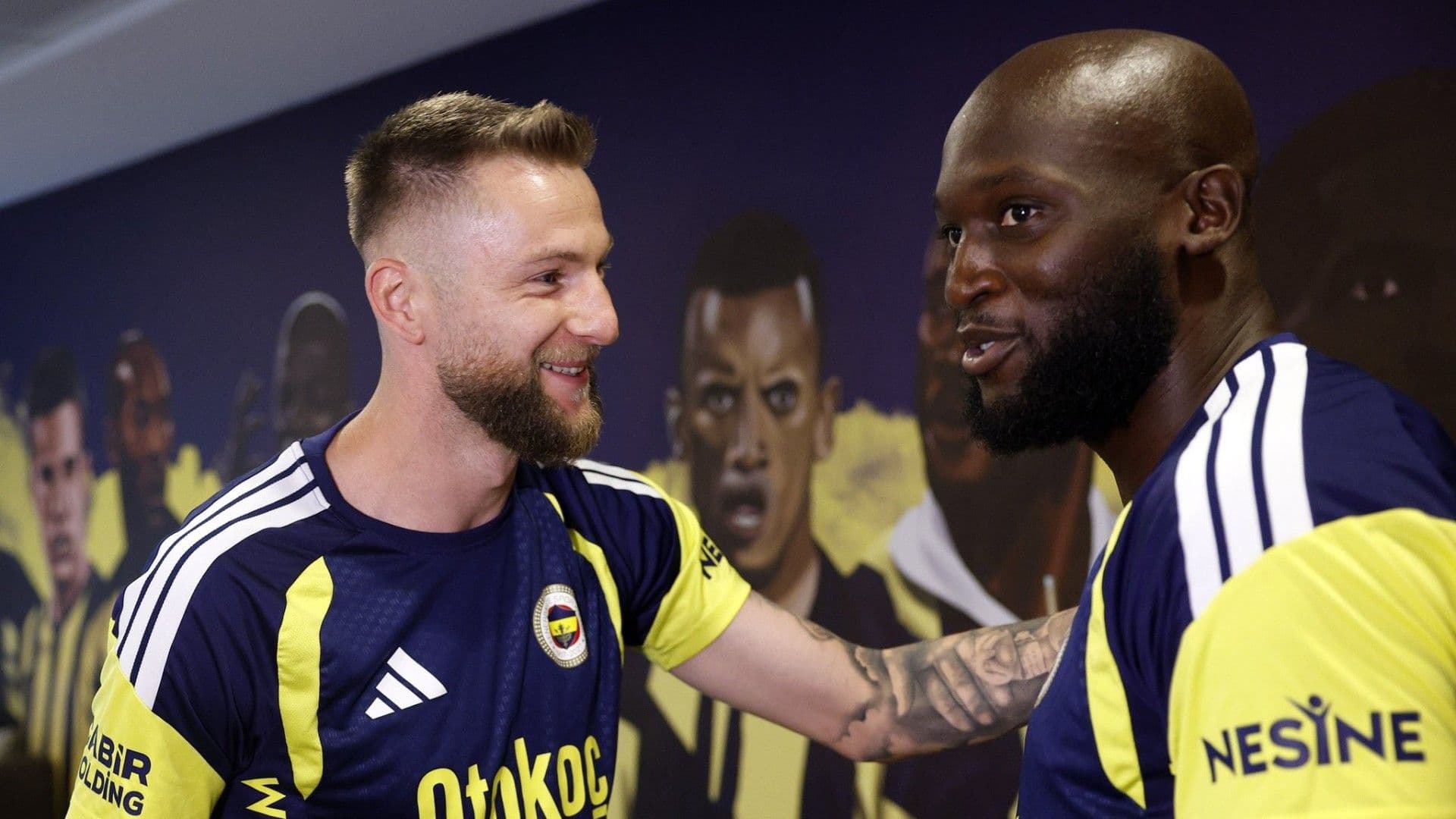 Fenerbahçe'nin yeni transferi Lukaku tesislerde! Arkadaşlarıyla tanıştı