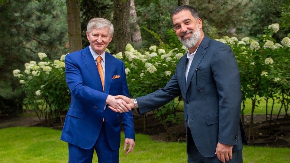 Başkan Akhmetov'dan Arda Turan'a: "Türk halkını temsil ediyorsunuz"