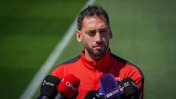 Hakan Çalhanoğlu: "Gelecekte kendimi TFF başkanı olarak görüyorum"