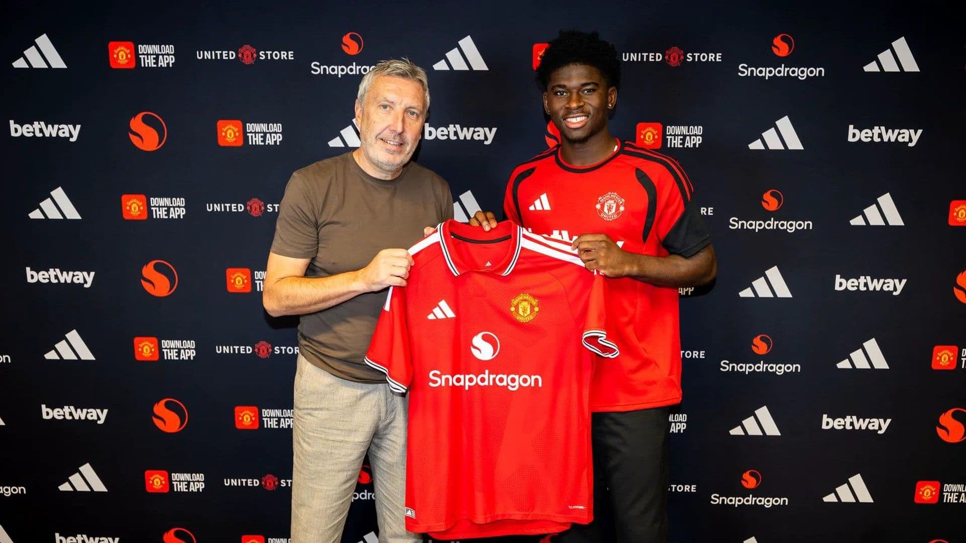 Carlos Baleba, Manchester United'da!