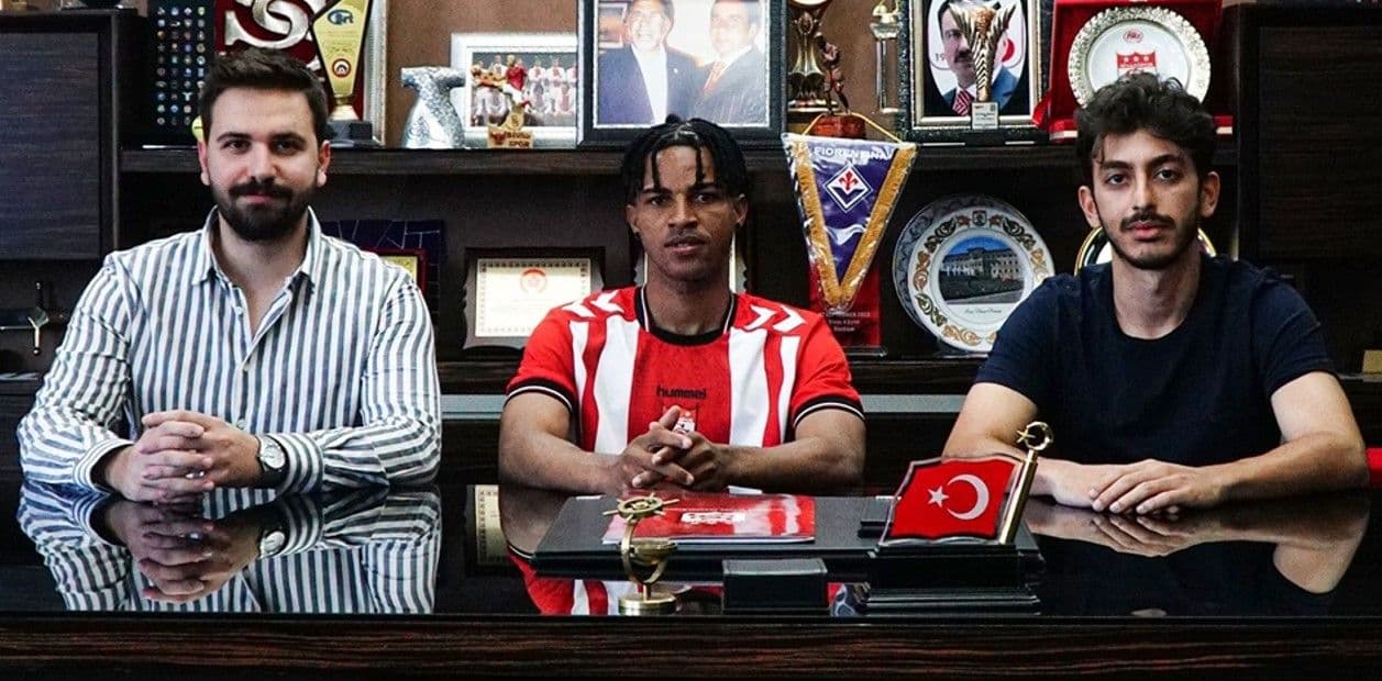 Sivasspor, Ganalı futbolcu Clinton Duodu'yu kadrosuna kattı