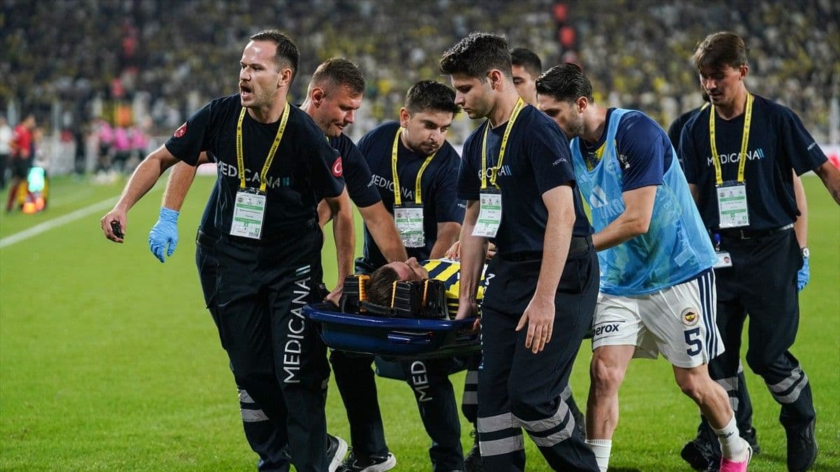 Fenerbahçe'den gece geç saatte, hastaneye kaldırılan Kerem Aktürkoğlu için açıklama