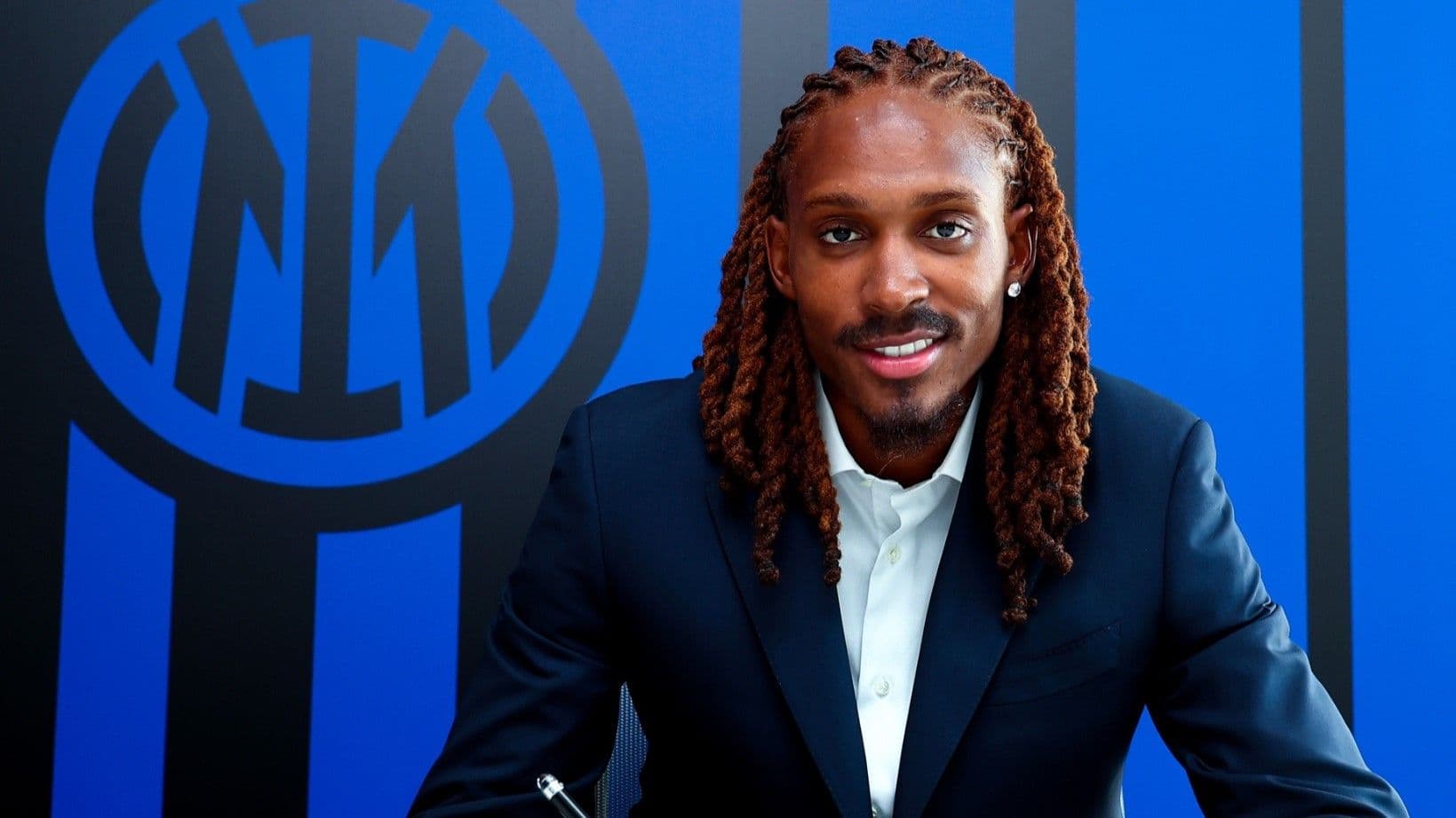 Inter, Dumfries'in yerini doldurdu! Spence imzayı attı