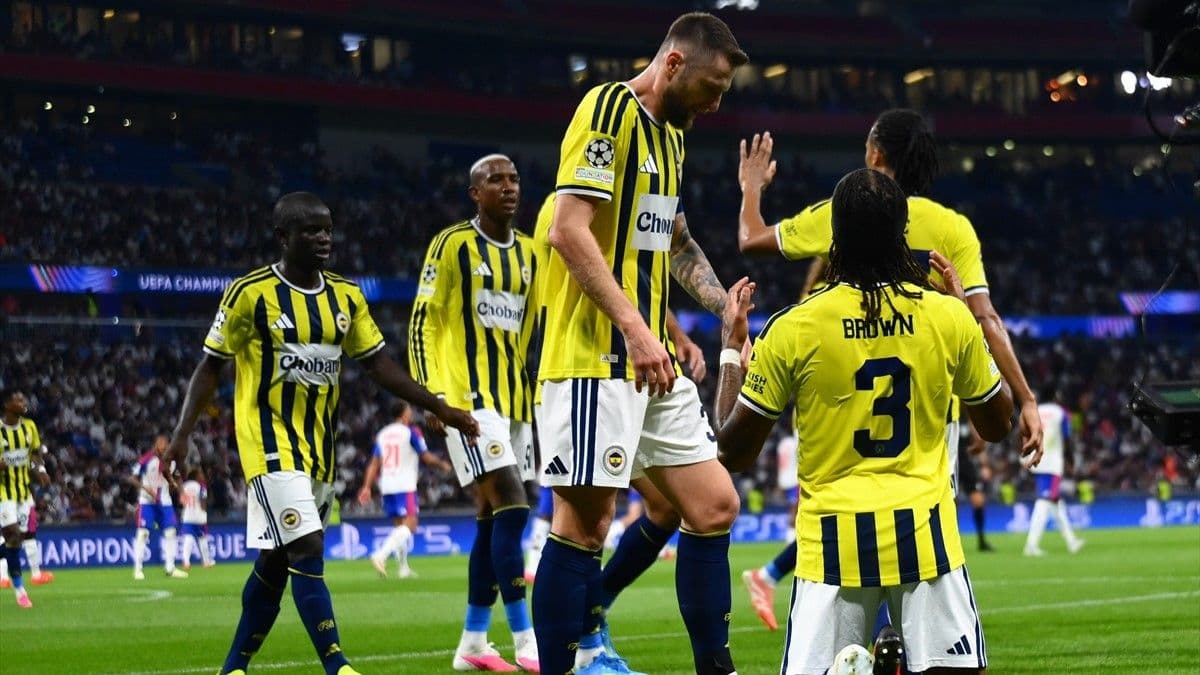 Fenerbahçeli futbolcuların sevinci