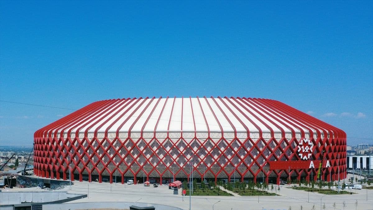 Kırgızistan'da 51 bin kişilik stadyumun inşası tamamlandı