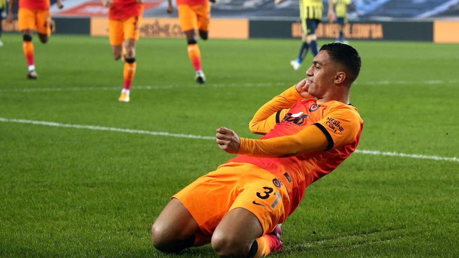Galatasaray'ın eski golcüsü yeniden Türkiye'de!