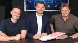 Edin Dzeko imzayı attı