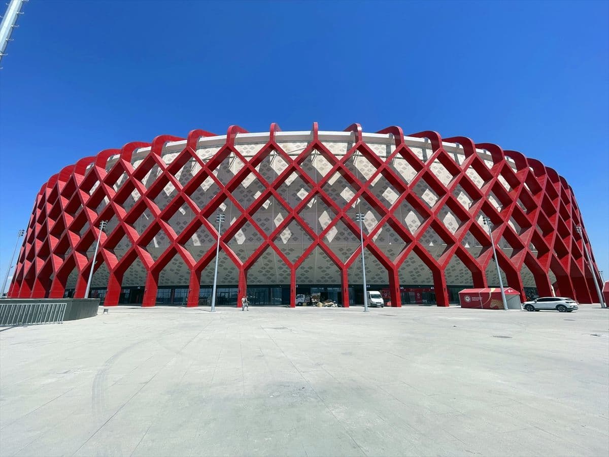 Kırgızistan'da yapılan 51 bin kişilik stadyum