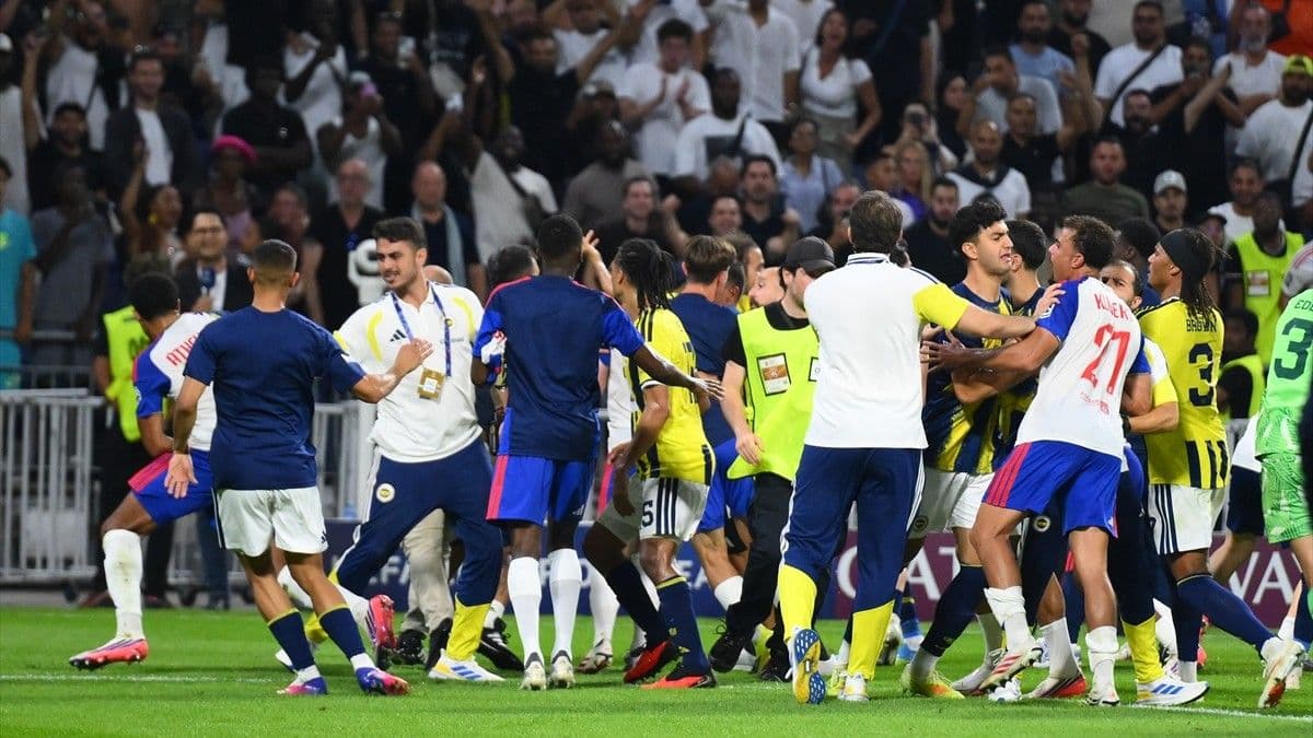 Duyurdular! UEFA'dan Lyon-Fenerbahçe maçına soruşturma