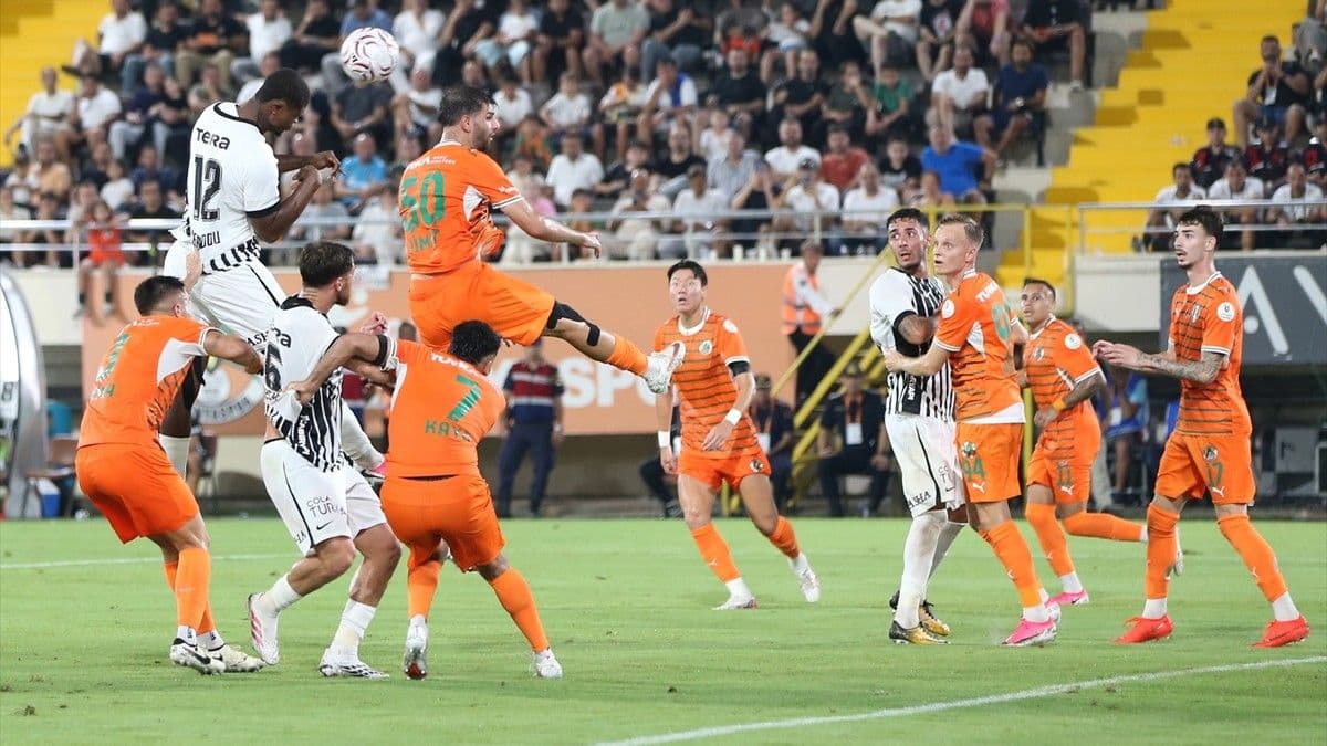 Florent Hadergjonaj: "Başından beri 3 puanı çok istedik"