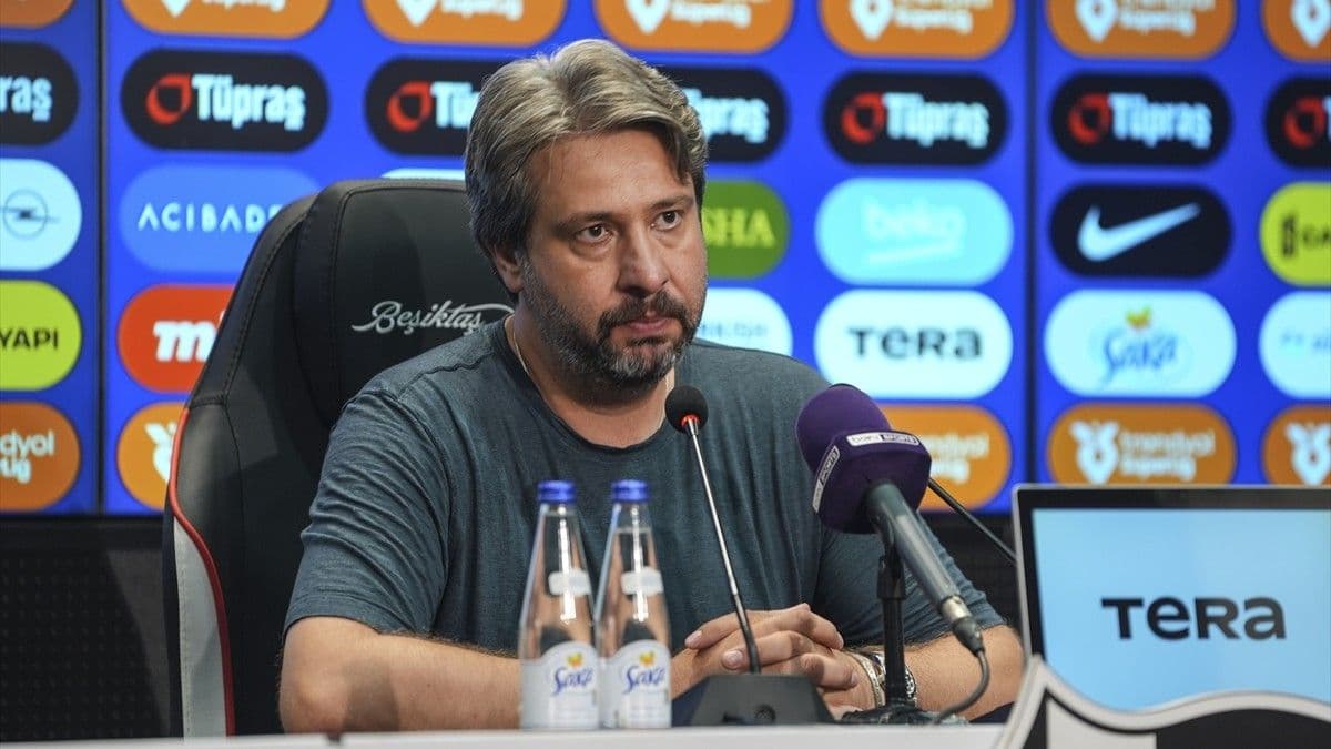 Özhan Pulat: "Futbol hatalar oyunu"