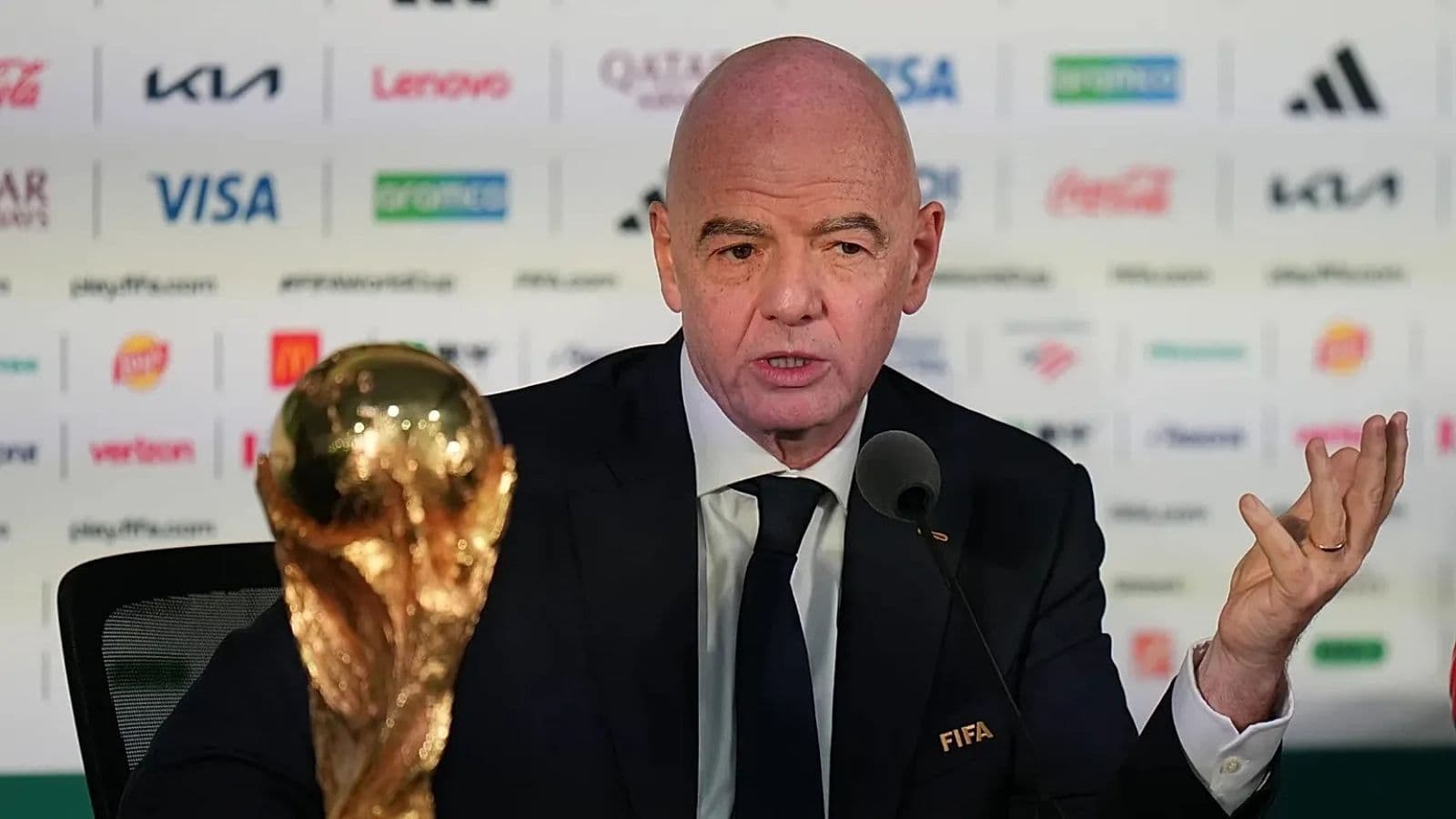 FIFA'dan Dünya Kupası'nı satma planında geri adım!