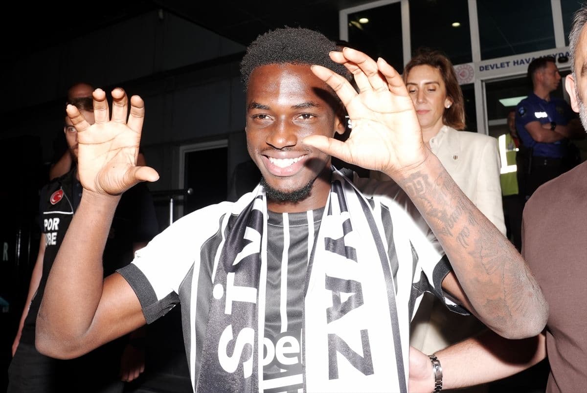 Ernest Poku'nun ardından Beşiktaş'tan bir transfer daha! Yıldız futbolcu yarın İstanbul'a gelecek
