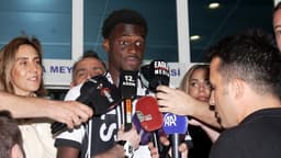 Hollandalı futbolcu Ernest Poku, Beşiktaş için İstanbul'a geldi