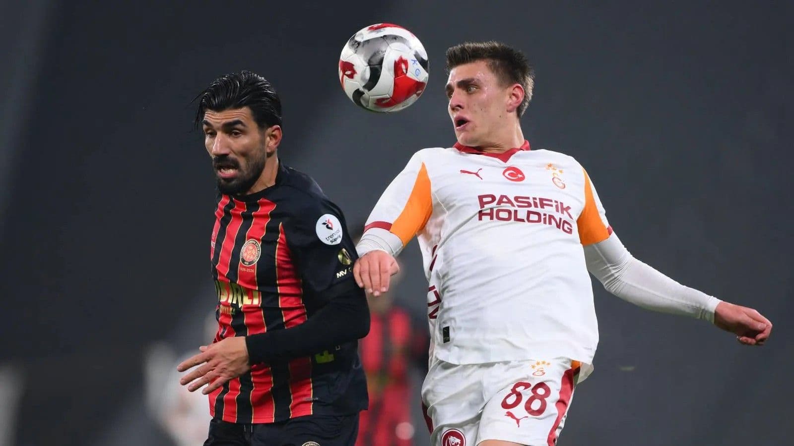 Galatasaray iç transferde de gaza bastı: Genç oyuncuyla...