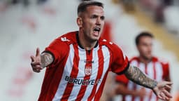 Rey Manaj, Sivasspor'u sırtladı: Golleri olmasaydı...