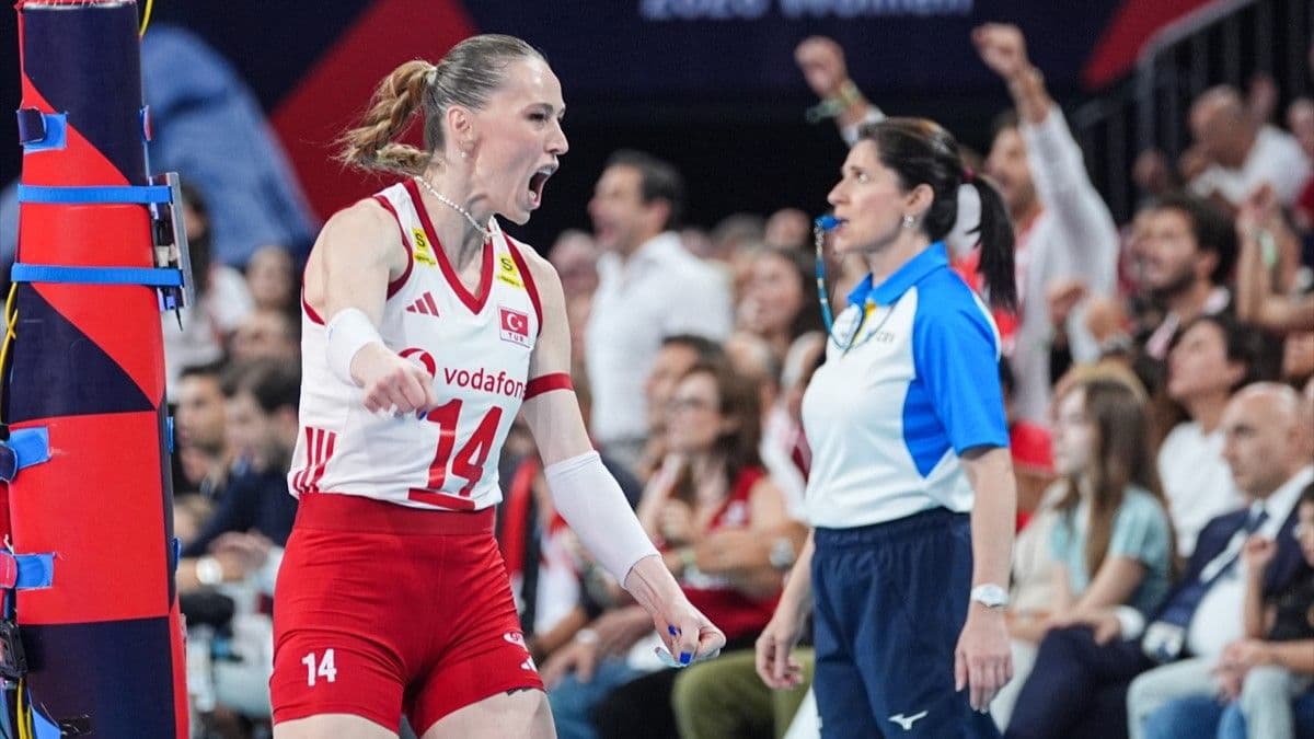 Milli voleybolcu Eda Erdem Dündar