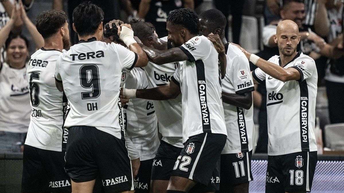 Beşiktaş - Erzurumspor FK maçına VAR hakemi müdahalesi: 4 dakikada 2 gol iptal edildi