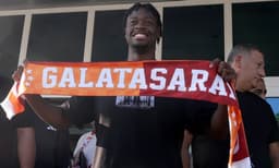 Galatasaray stoper transferini KAP'a bildirdi! İstanbul'a geldi 