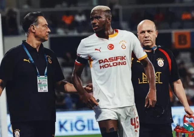 Victor Osimhen oyundan çıkarken
