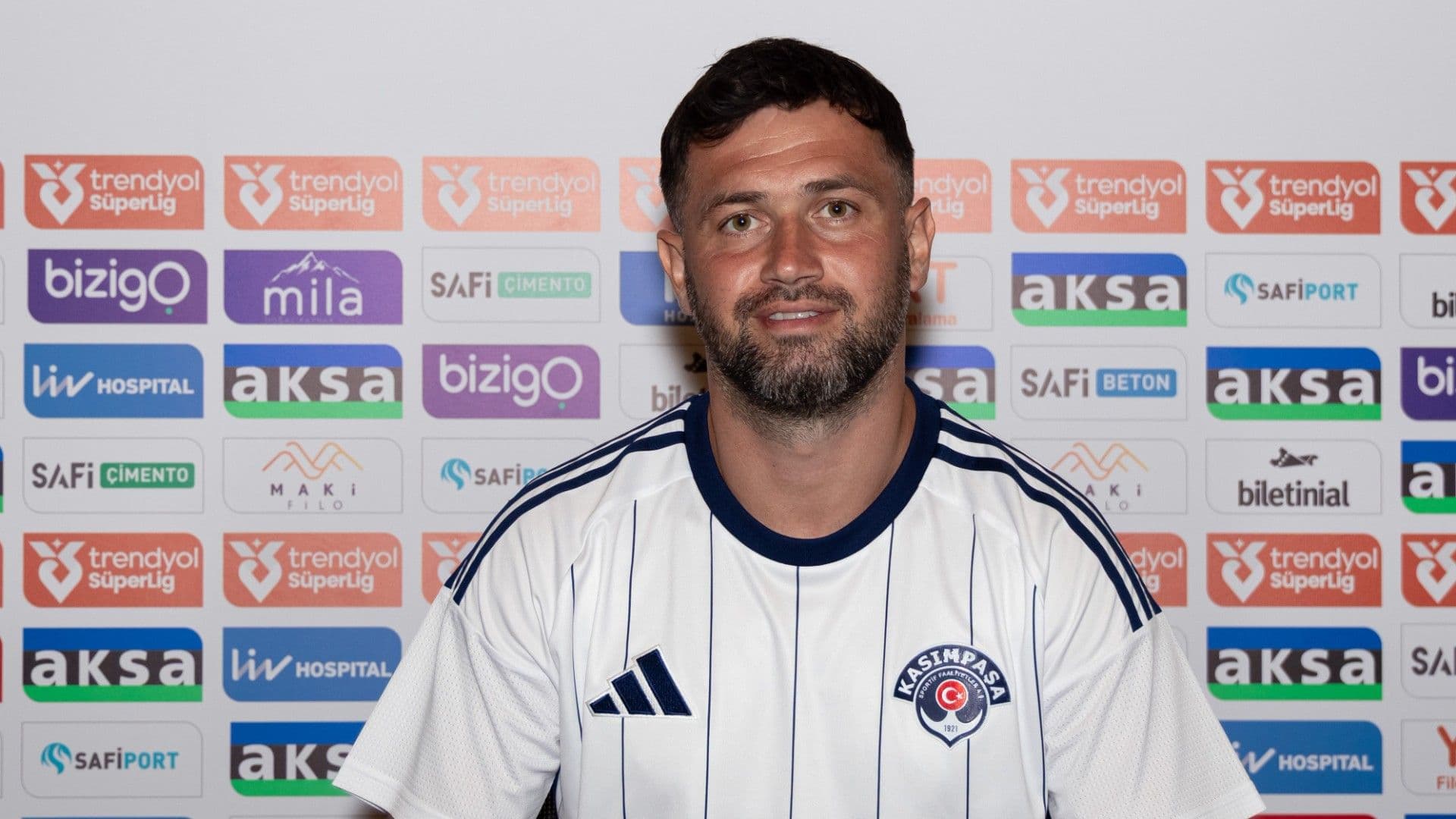 Eski Galatasaraylı Ömer Bayram, Kasımpaşa'ya transfer oldu