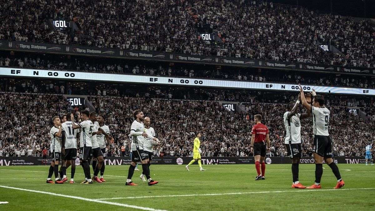 Beşiktaş, Tüpraş Stadyumu'nda Erzurumspor FK'yı 2-0 yendi.