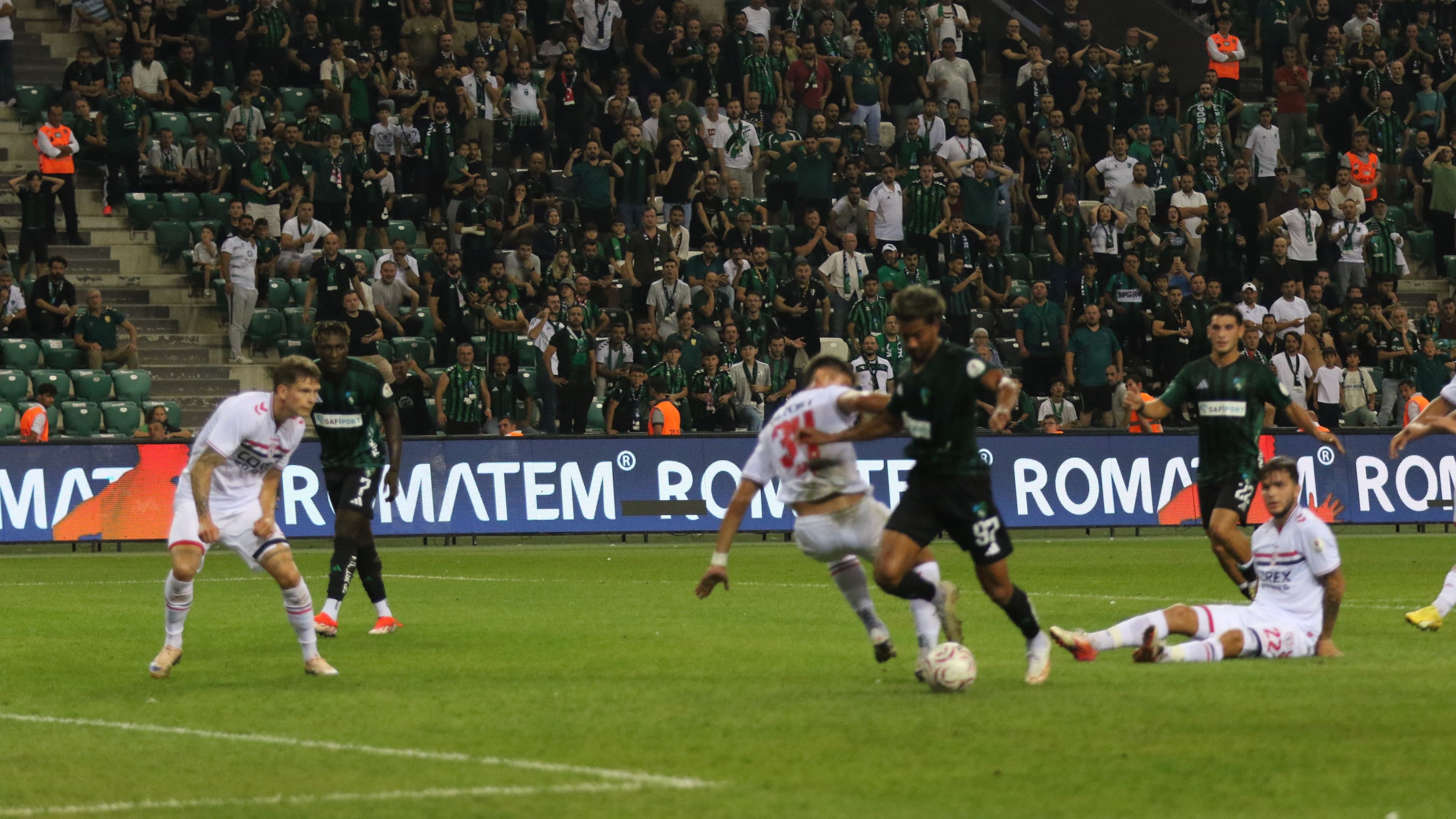 Florian Aye'nin gol anı