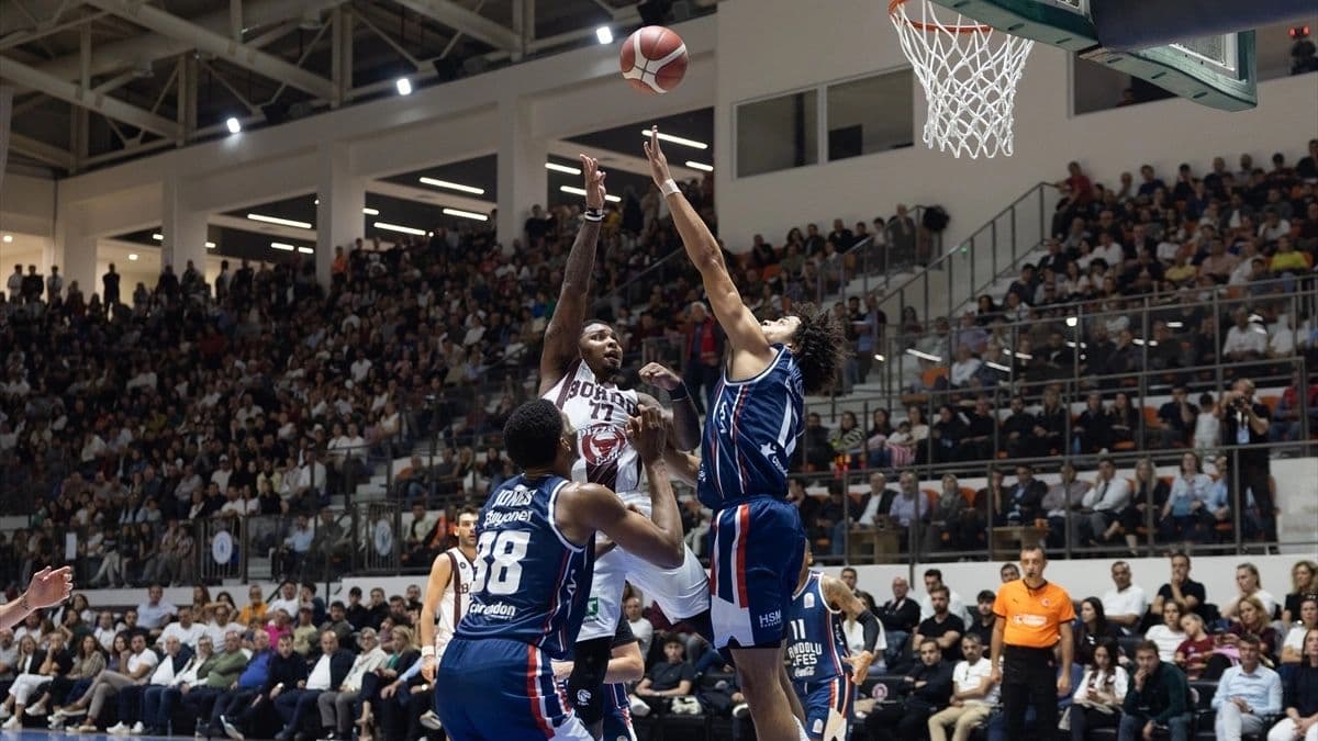 (YAZILI ÖZET) Bandırma Bordo BK - Anadolu Efes Maç Sonucu: 79-85